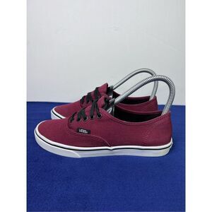 VANS Skate Shoes. Women’s 5.5/ Men’s 4
